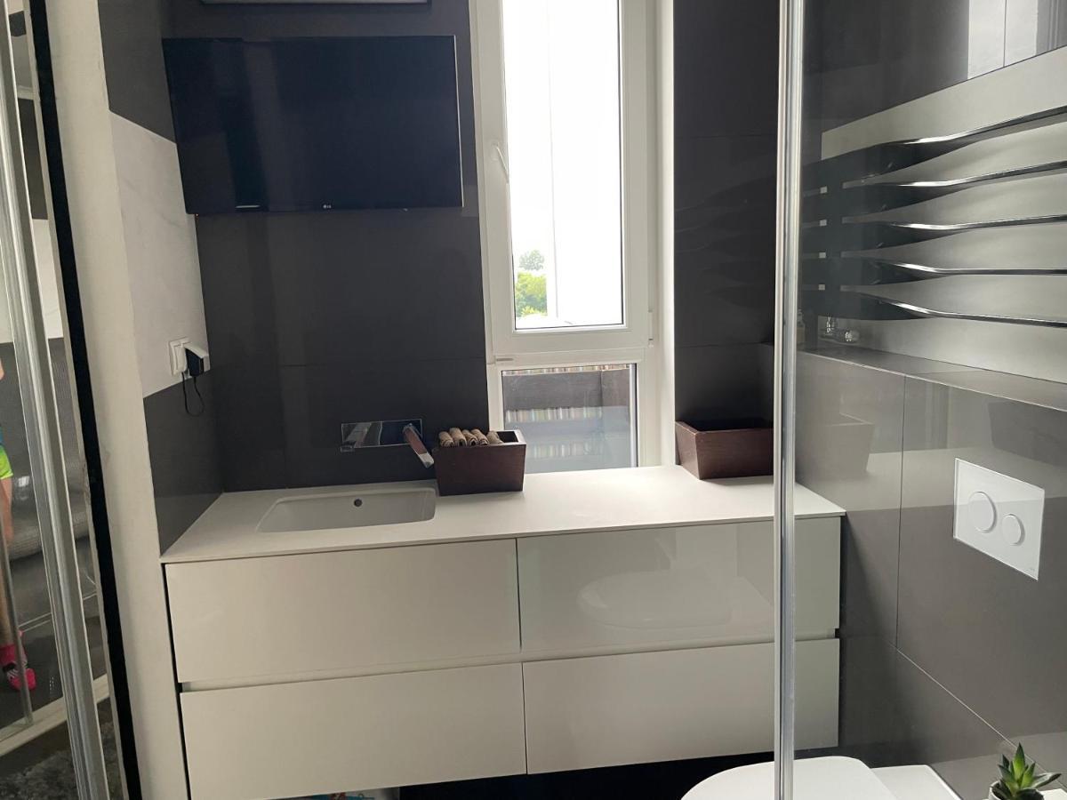 3Bedroom Smarthome Apartment Zielona Gora  Bagian luar foto
